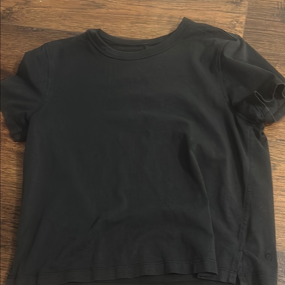 lululemon black tee